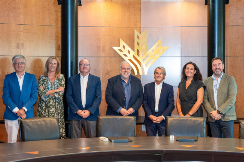 Firma del convenio (CAJA RURAL,)