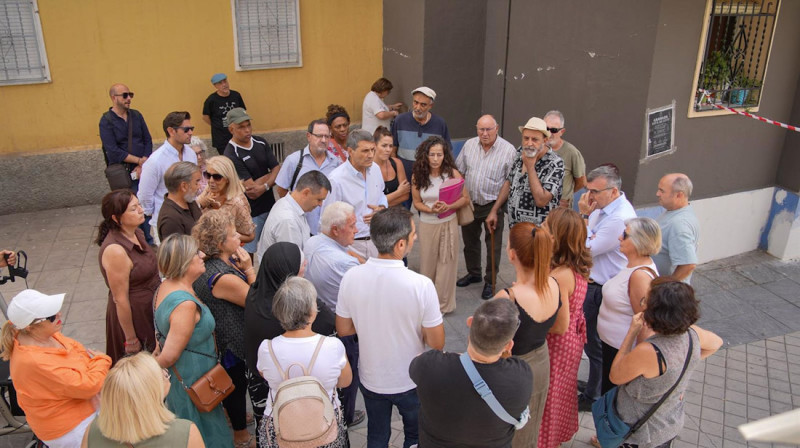 Pedro Fernández ha visitado el barrio granadino del Zaidín para informar sobre las actuaciones emprendidas por el Gobierno (DELEGACIÓN DEL GOBIERNO EN ANDALUCÍA)