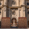 Recreación infográfica sobre cómo quedaría instalada este martes, 15 de septiembre, la ofrenda floral con la imagen de Nuestra Señora de las Angustias en la puerta de la Encarnación de la Catedral de Granada (HERMANDAD DE NUESTRA SEÑORA DE LAS ANGUSTIAS)