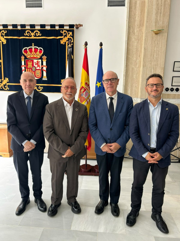 La Universidad de Granada ha presentado al Ministerio las medidas incluidas en su Plan de Contingencia, que contempla el refuerzo de la seguridad, adaptaciones docentes y horarios y medidas de bienestar y apoyo psicológico (UGR) La Universidad de Granada ha presentado al Ministerio las medidas incluidas en su Plan de Contingencia, que contempla el refuerzo de la seguridad, adaptaciones docentes y horarios y medidas de bienestar y apoyo psicológico (UGR)