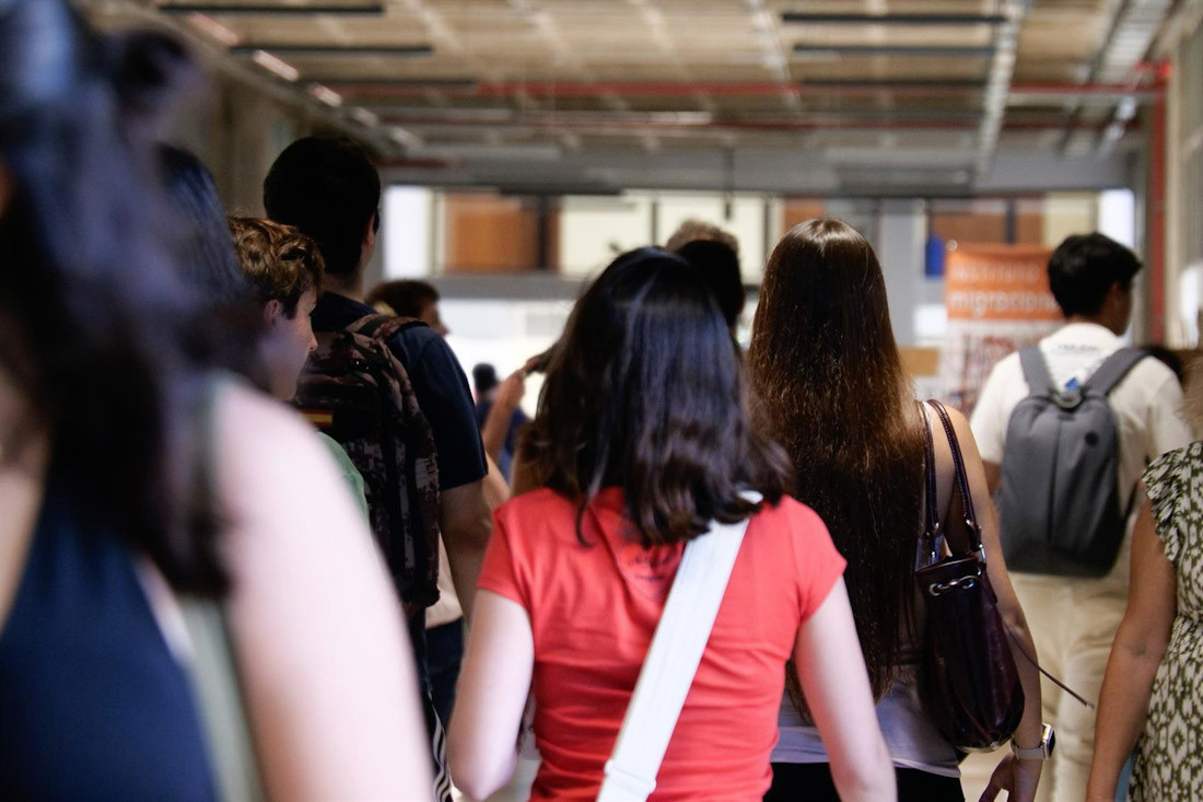Una investigadora y catedrática de la UGR desmonta el llamado síndrome postvacacional: “Volver a la rutina es un proceso de adaptación”, puntualiza (UGR)