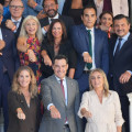 Foto de familia en el Parlamento andaluz con motivo de la declaración institucional en apoyo a la candidatura de Granada a Capital Europea de la Cultura (MARÍA JOSÉ LÓPEZ/EUROPA PRESS)