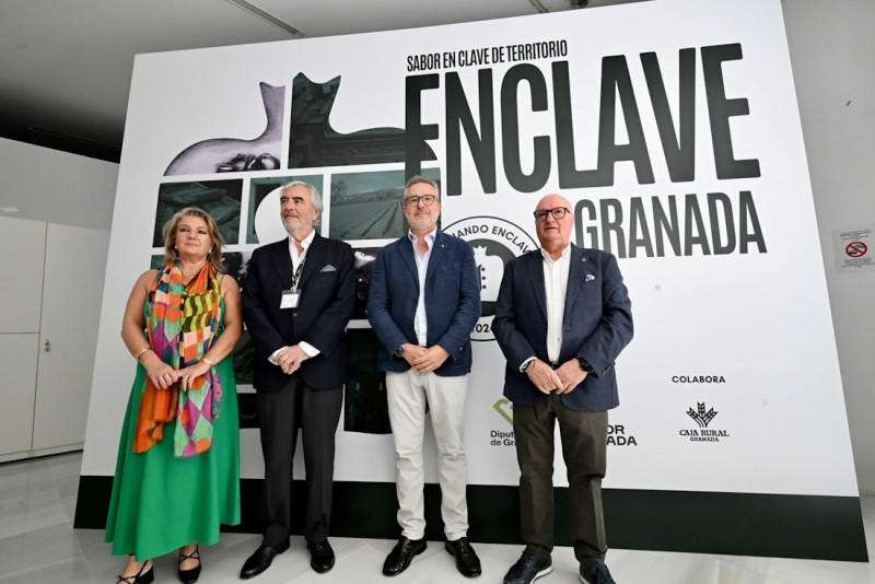 El diputado de Fondos Europeos, Desarrollo, Industria y Empleo, Antonio Díaz, ha presidido el acto de entrega de las Distinciones Sabor Granada 2026, celebrado en el marco de 'Cocinando ENCLAVE 2026' en el Teatro CajaGranada (DIPUTACIÓN DE GRANADA) El diputado de Fondos Europeos, Desarrollo, Industria y Empleo, Antonio Díaz, ha presidido el acto de entrega de las Distinciones Sabor Granada 2026, celebrado en el marco de 'Cocinando ENCLAVE 2026' en el Teatro CajaGranada (DIPUTACIÓN DE GRANADA)