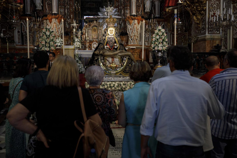 Este domingo se podrá venerar a la Virgen de las Angustias, patrona de Granada, desde temprano por la mañana en la Catedral (ÁLEX CÁMARA/EUROPA PRESS) Este domingo se podrá venerar a la Virgen de las Angustias, patrona de Granada, desde temprano por la mañana en la Catedral (ÁLEX CÁMARA/EUROPA PRESS)