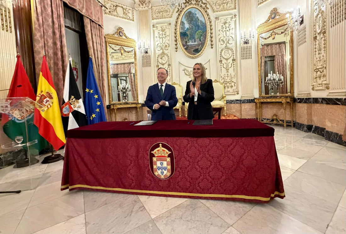 La alcaldesa de Granada, Marifrán Carazo, junto al presidente de Ceuta, Juan Jesús Vivas, sellan su alianza en torno a la cultura y Granada 2031 (AYUNTAMIENTO DE GRANADA)