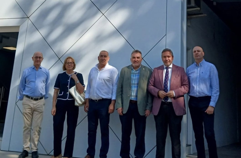 El delegado de Economía, Hacienda y Fondos Europeos y de Industria, Energía y Minas, Gumersindo Fernández, y el alcalde de Santa Fe, Juan Cobo, han realizado una visita a las instalaciones de Curvados Alhambra tras la modernización de las mismas (JUNTA) El delegado de Economía, Hacienda y Fondos Europeos y de Industria, Energía y Minas, Gumersindo Fernández, y el alcalde de Santa Fe, Juan Cobo, han realizado una visita a las instalaciones de Curvados Alhambra tras la modernización de las mismas (JUNTA)
