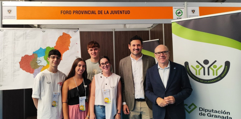 El diputado provincial de Centros Sociales, Mayores y Juventud de Granada, Roberto González, ha participado en la apertura del stand del Foro Provincial de la Juventud (DIPGRA) El diputado provincial de Centros Sociales, Mayores y Juventud de Granada, Roberto González, ha participado en la apertura del stand del Foro Provincial de la Juventud (DIPGRA)