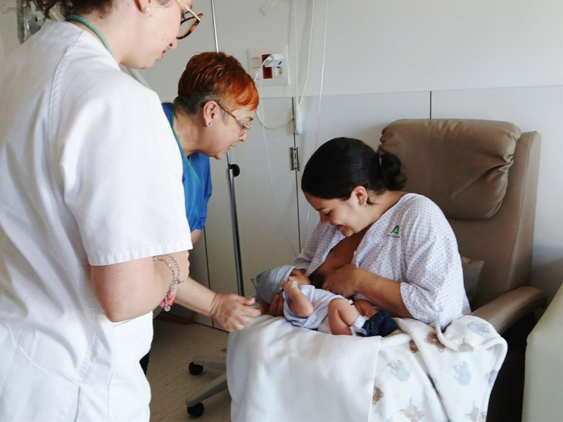 Madre lactante en el Hospital de Motril (JUNTA DE ANDALUCÍA)