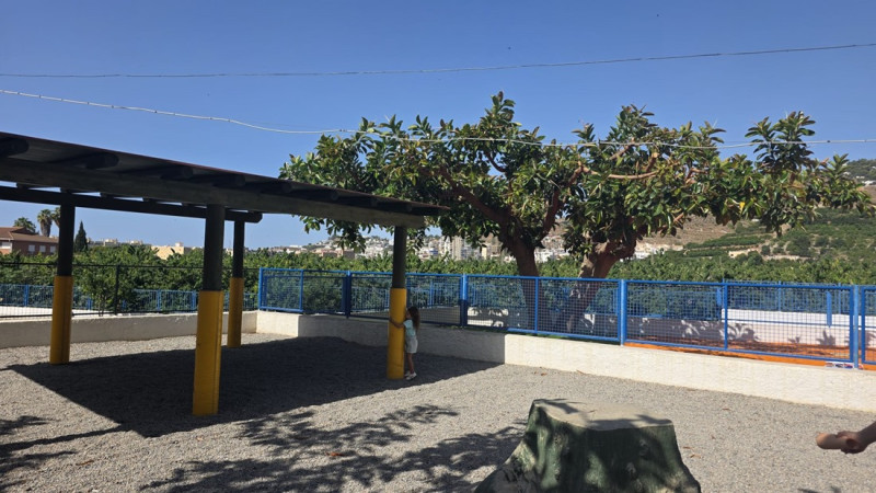 Instalación de una pérgola en un colegio de Almuñécar (AYTO. ALMUÑÉCAR) Instalación de una pérgola en un colegio de Almuñécar (AYTO. ALMUÑÉCAR)