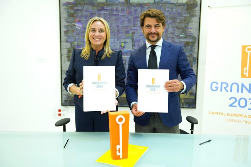 La alcaldesa de Granada, Marifrán Carazo, y el presidente de CTA, Beltrán Pérez (AYUNTAMIENTO DE GRANADA) La alcaldesa de Granada, Marifrán Carazo, y el presidente de CTA, Beltrán Pérez (AYUNTAMIENTO DE GRANADA)