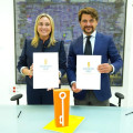 La alcaldesa de Granada, Marifrán Carazo, y el presidente de CTA, Beltrán Pérez (AYUNTAMIENTO DE GRANADA)