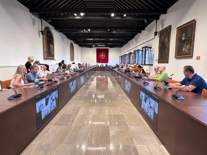 La Universidad de Granada (UGR) ha aprobado en el Consejo de Gobierno la concesión de su Medalla de Oro a las ciudades de Granada, Ceuta y Melilla (UNIVERSIDAD DE GRANADA) La Universidad de Granada (UGR) ha aprobado en el Consejo de Gobierno la concesión de su Medalla de Oro a las ciudades de Granada, Ceuta y Melilla (UNIVERSIDAD DE GRANADA)