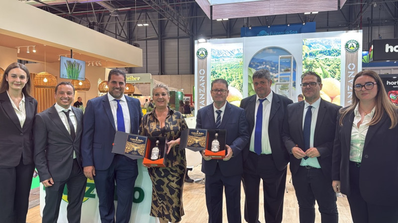 Presentación en 'Fruit Atraction' de la gota de Rules (AYTO. ALMUÑÉCAR)