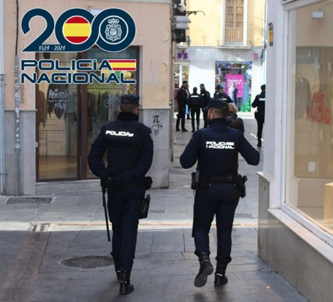 Patrulla de la Policía Nacional en el centro de Granada (POLICÍA NACIONAL)
