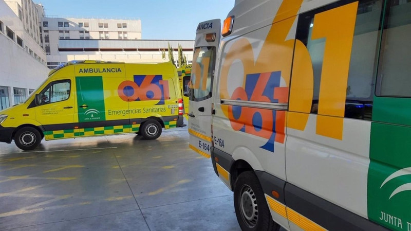 Foto de archivo de ambulancias del 061 en Andalucía (EMERGENCIAS 112) Foto de archivo de ambulancias del 061 en Andalucía (EMERGENCIAS 112)