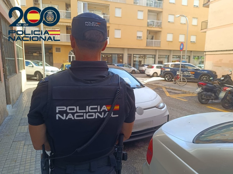 Imagen de recurso de un agente de la Policía Nacional (POLICÍA NACIONAL) Imagen de recurso de un agente de la Policía Nacional (POLICÍA NACIONAL)