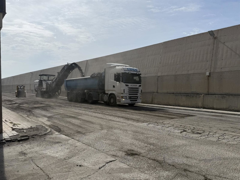 La Autoridad Portuaria de Motril (Granada) ha concluido las obras de mejora del pavimento y asfaltado en los viales de acceso a los muelles de Graneles y Poniente de la dársena pesquera (PUERTO DE MOTRIL) La Autoridad Portuaria de Motril (Granada) ha concluido las obras de mejora del pavimento y asfaltado en los viales de acceso a los muelles de Graneles y Poniente de la dársena pesquera (PUERTO DE MOTRIL)