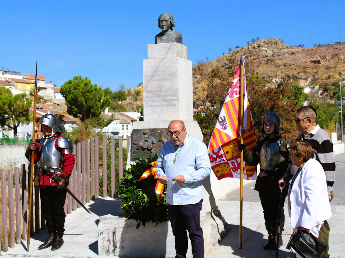 Un momento del acto conmemorativo (AYTO. PINOS PUENTE)