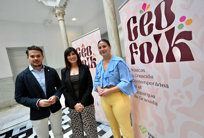 Presentación de Geofolk por parte de la diputada de Cultura y el alcade de Huéscar (DIPUTACIÓN DE GRANADA)