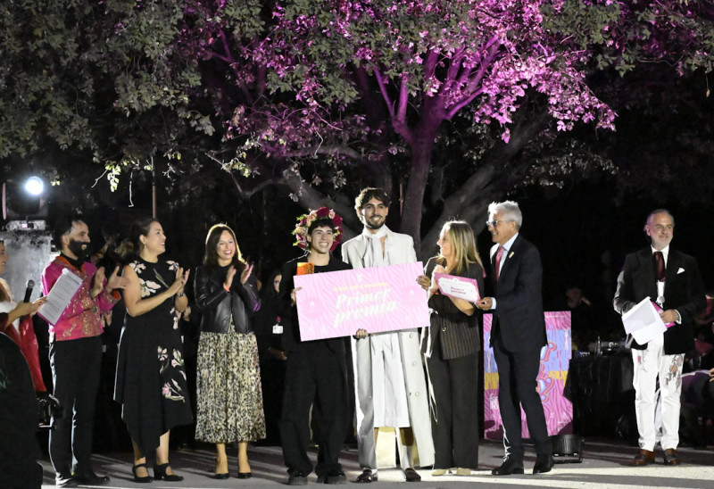 Entrega del primer premio a David Molina, por la colección El jardín del alma (EASD VAL DEL OMAR) Entrega del primer premio a David Molina, por la colección El jardín del alma (EASD VAL DEL OMAR)