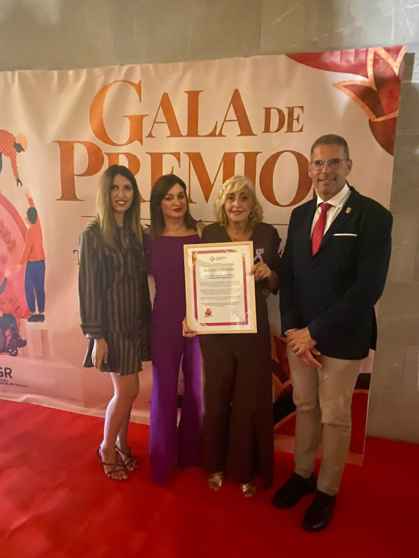 La Asociación Local de Afectados por la Fibromialgia de Íllora ha recibido un reconocimiento en los II Premios a Iniciativas de Transformación Social del Colegio Oficial de Trabajo Social de Granada (JUNTA) La Asociación Local de Afectados por la Fibromialgia de Íllora ha recibido un reconocimiento en los II Premios a Iniciativas de Transformación Social del Colegio Oficial de Trabajo Social de Granada (JUNTA)