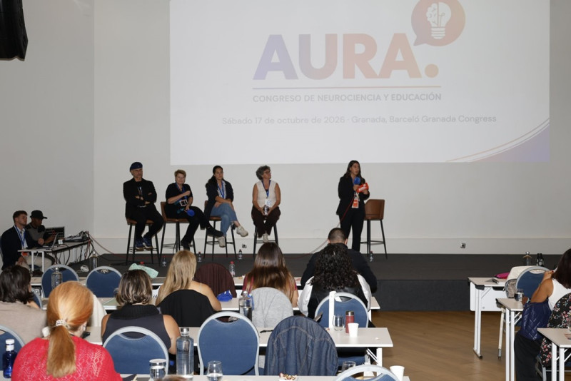 Los ponentes, juntos en el escenario en la mesa redonda (GRANADA SOCIAL)
