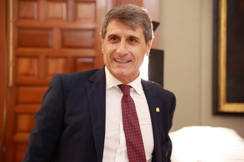 El delegado del Gobierno de España en Andalucía, Pedro Fernández, atiende a los medios tras la reunión de la MECO del V Plan Especial de Seguridad del Campo de Gibraltar (ROCÍO RUZ - EUROPA PRESS)