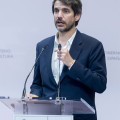 El ministro de Cultura, Ernest Urtasun, interviene durante un acto de reconocimiento a la figura de Jorge Semprún (ALBERTO ORTEGA / EUROPA PRESS)