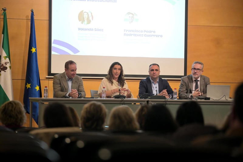 La apertura institucional de este encuentro de la Red EDIL Andalucía ha contado con la participación de Yolanda Sáez, secretaria general de la FAMP, y de Francis Rodriguez, presidente de la Diputación de Granada (FAMP) La apertura institucional de este encuentro de la Red EDIL Andalucía ha contado con la participación de Yolanda Sáez, secretaria general de la FAMP, y de Francis Rodriguez, presidente de la Diputación de Granada (FAMP)