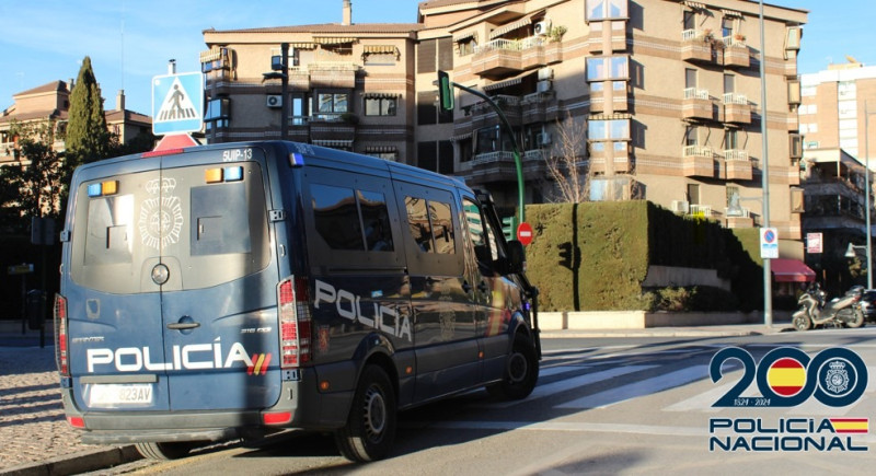 Vehículo de la Policia Nacional (POLICIA NACIONAL) Vehículo de la Policia Nacional (POLICIA NACIONAL)