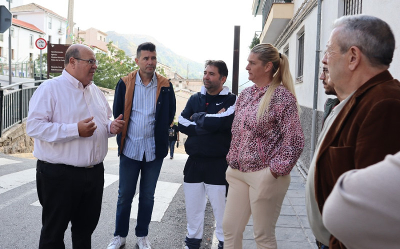 El equipo de Gobierno informa a vecinos de las nuevas bonificaciones (AYTO. GUEJAR SIERAR) El equipo de Gobierno informa a vecinos de las nuevas bonificaciones (AYTO. GUEJAR SIERAR)