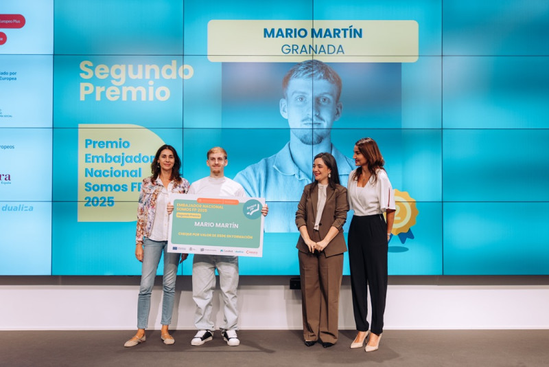 Mario Martín recibe su premio (CAMARA GRANADA)