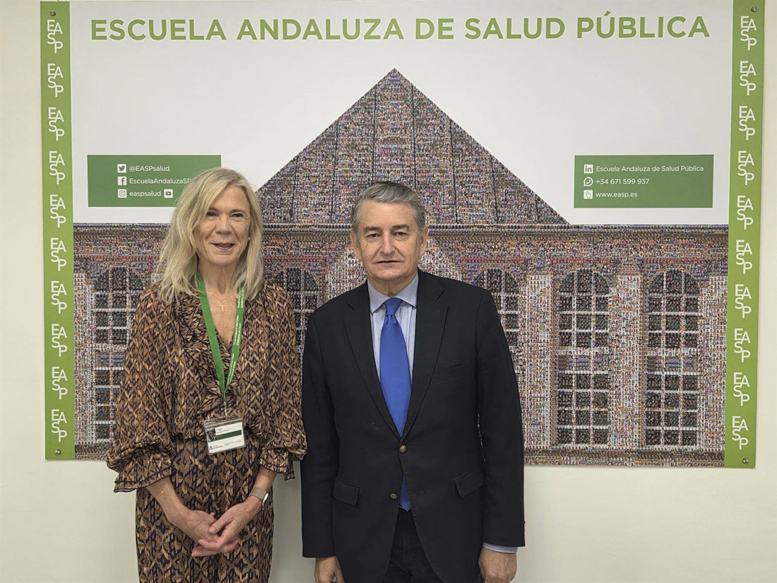 El vicepresidente primero y consejero de Presidencia, Sanidad y Emergencias, Antonio Sanz, y la nueva directora gerente de la Escuela Andaluza de Salud Pública, EASP, Pilar Navarro (JUNTA DE ANDALUCÍA)