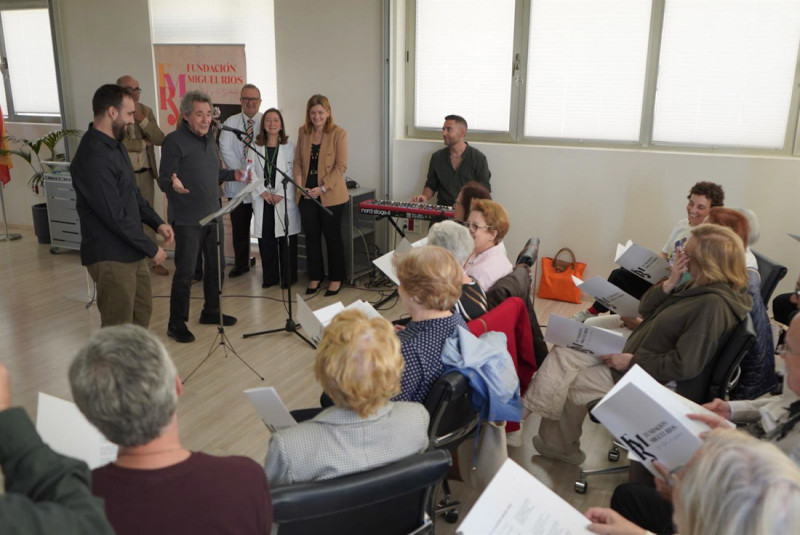 Acto del 'Coro de Rock y Memoria' con la presencia del cantante Miguel Ríos (JUNTA DE ANDALUCÍA) Acto del 'Coro de Rock y Memoria' con la presencia del cantante Miguel Ríos (JUNTA DE ANDALUCÍA)